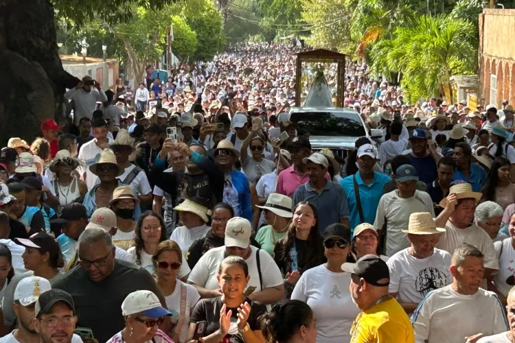 30 mil margariteños participaron en la segunda caminata en honor a la Virgen del Valle