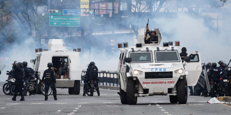 Foro Penal contabiliza 1.102 detenidos, 100 de ellos adolescentes, desde el inicio de las protestas tras las elecciones