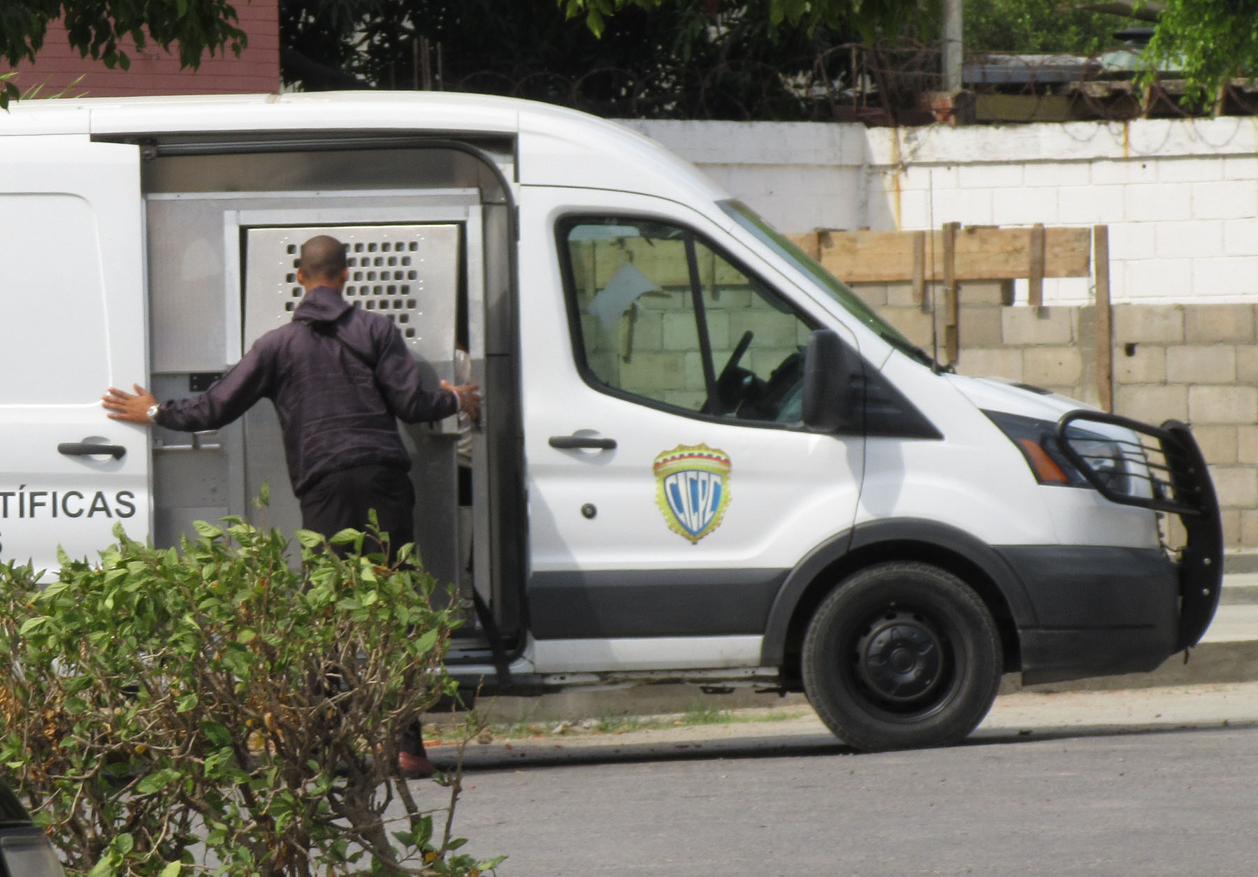 Hombre mató a su madre al golpearla con un televisor