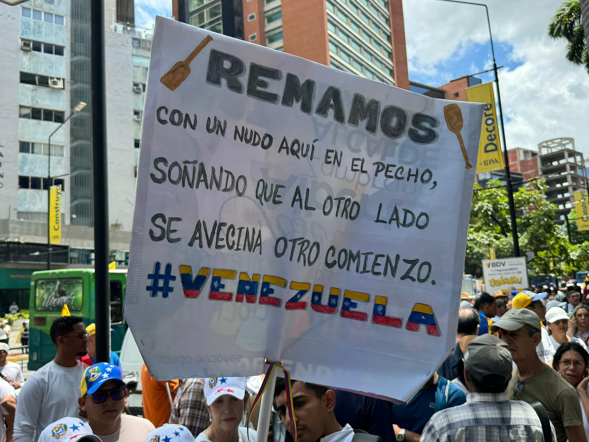 Hoy nos unimos todos dentro y fuera del país