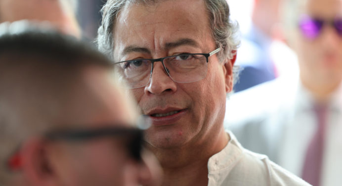 Petro estudiará proposición del Congreso de reconocer a González Urrutia en Venezuela