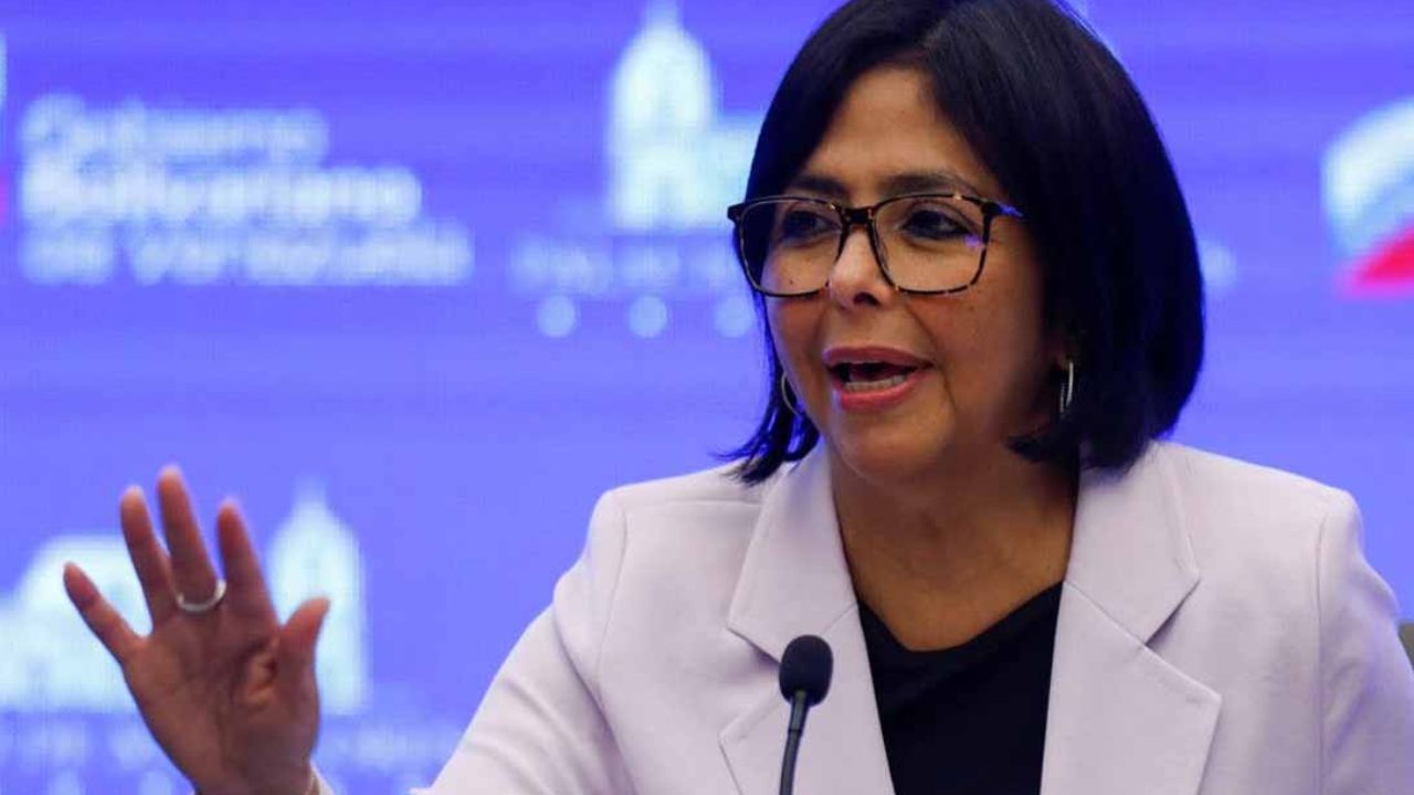 Vicepresidenta Delcy Rodríguez señala la miopía política de Alberto Fernández