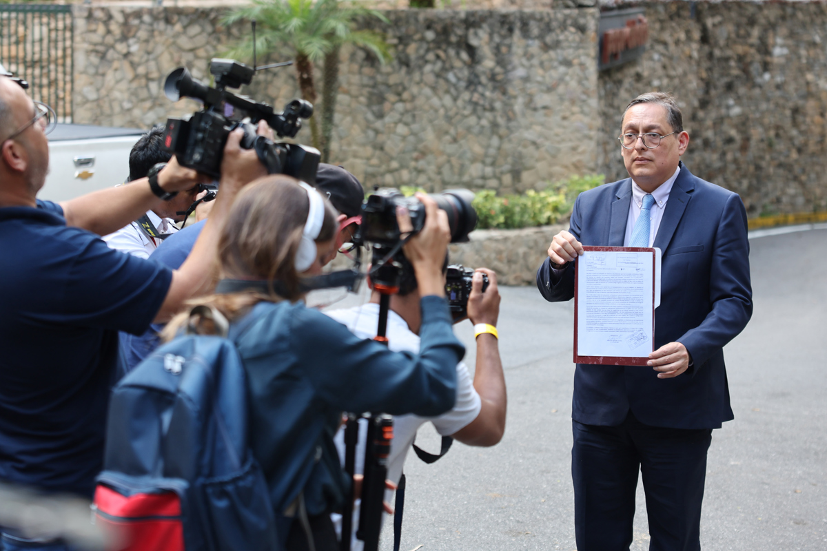 Abogado de Edmundo González Urrutia dice que “no hay condiciones” para que asista al MP