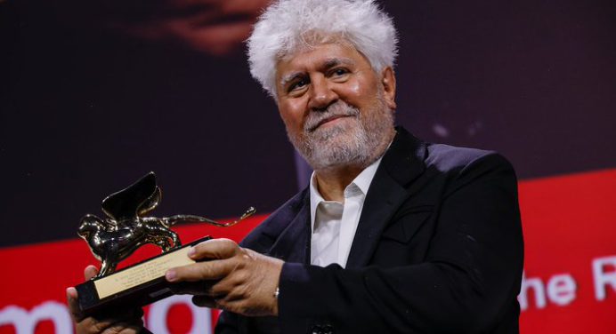 Almodóvar hizo historia al ganar el León de Oro en Venecia