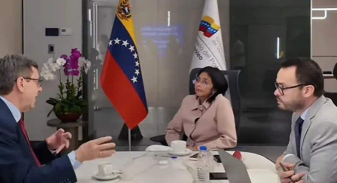Delcy Rodríguez se reúne con petrolera de España para avanzar en cooperación estratégica
