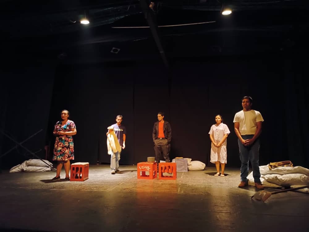 Presentan la obra teatral “Cuentos de guerra para dormir en paz”