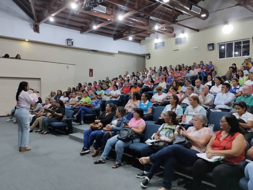 Nueva Esparta Piden a representantes y maestros cumplir con 5 días de clase