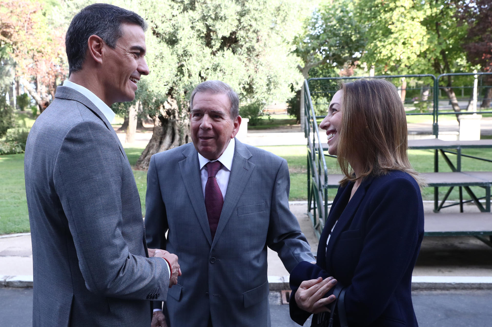 Pedro Sánchez recibe a Edmundo González a quien promete trabajar por la democracia en Venezuela