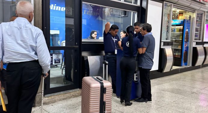 Venezolanos afectados por suspensión de vuelos con Chile exigen reembolso a Estelar: “¡Necesitamos ayuda urgente!”