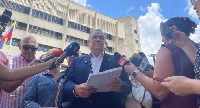 Enrique Márquez acudió al TSJ para pedir la revisión constitucional sobre la sentencia de la Sala Electoral