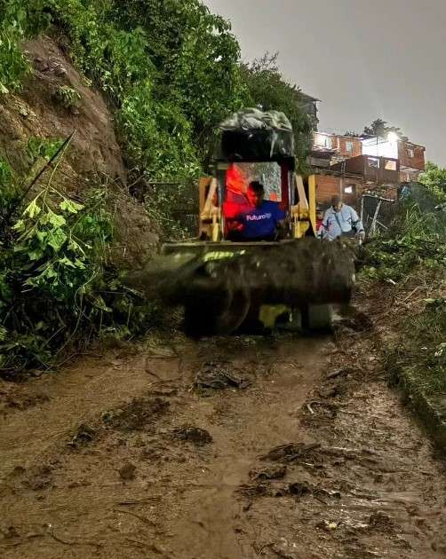 Atienden a comunidades afectadas tras intensas lluvias en Caracas