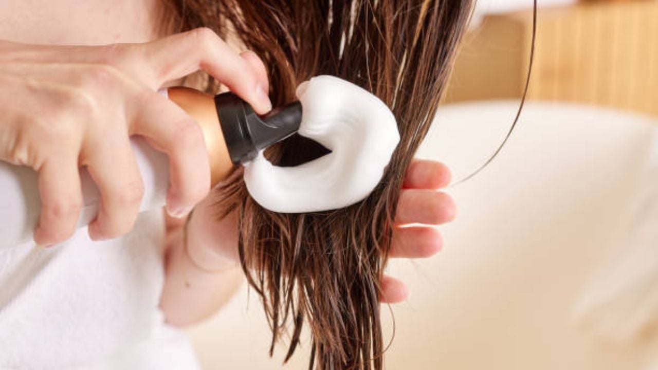 10 consejos de expertos para eliminar el frizz de tu cabello para siempre