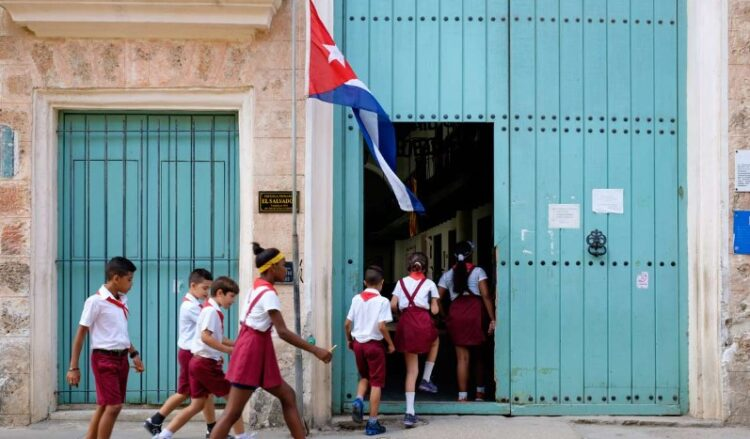 La ministra de Educación, Naima Trujillo Barreto, ha admitido que este será un curso «difícil», pero subrayó el compromiso de mantener los principios de gratuidad y universalidad en el sistema educativo.