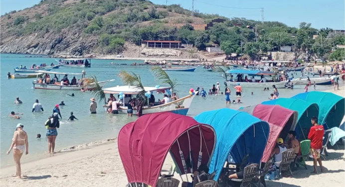 Más de mil turistas disfrutan de Playa Zaragoza durante las fiestas de la Virgen del Valle