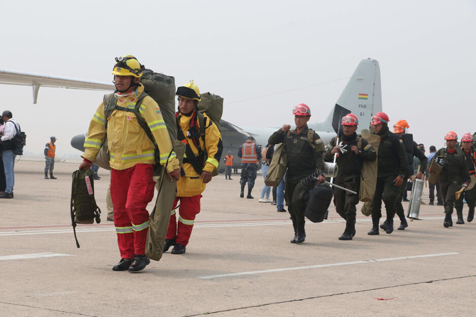 El Gobierno de Arce declaró el fin de semana la «emergencia nacional» ante los incendios forestales que, según algunas fundaciones privadas, han devastado más de 4 millones de hectáreas, mientras que el Ejecutivo calcula que la superficie dañada hasta el momento es de 3,8 millones de hectáreas.