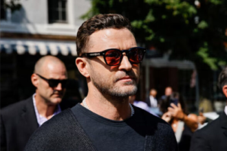 Vestido con una chaqueta oscura y un collar de perlas, Timberlake admitió su culpabilidad ante el juez Carl Irace, del Tribunal de Justicia de Sag Harbor Village, que instruyó el caso.