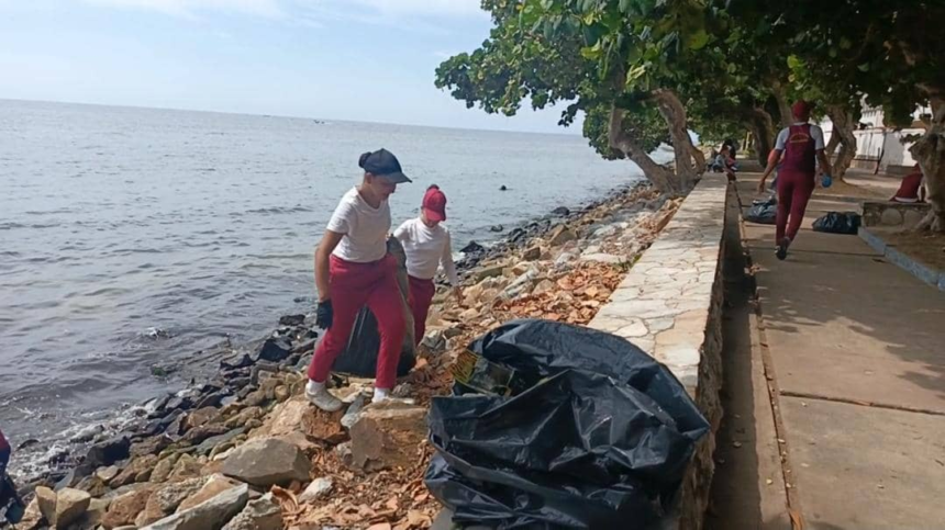 “Rescata tu isla”: preocupa potes de aceite como desecho en las playas