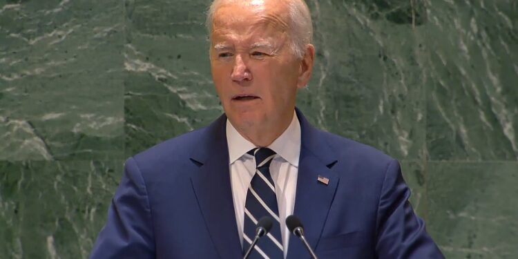 Biden aludió a las elecciones del 28 de julio en Venezuela, en las que Nicolás Maduro se proclamó ganador, durante la parte final de su discurso, cuando rendía homenaje a los «valientes hombres y mujeres» que han realizado hazañas como poner fin al apartheid o derribar el Muro de Berlín.