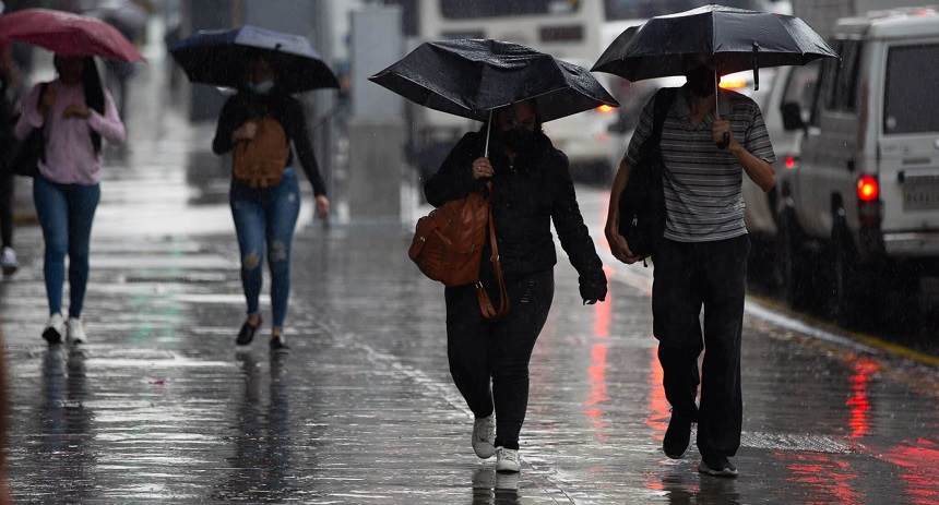 Durante la mañana, la onda tropical 39 estaba acercándose a la Guyana Francesa. El Inameh apuntó que el fenómeno podría causar lluvias en el oriente y centro del país durante la tarde y noche de este martes.