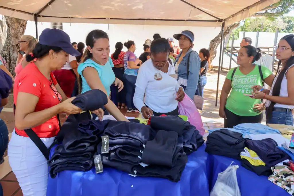 Expo Feria Escolar en Antolín contó con masiva afluencia de visitantes