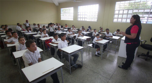 “Los equipos están desplegados en todo el país organizando los kits escolares que vamos a entregar, para apoyar con uniformes y útiles a más de dos millones de estudiantes”, notificó.