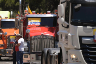 La alcaldía de Bogotá informó sobre «afectaciones» y cortes «intermitentes» en ocho vías, entre ellas las principales rutas de acceso a la capital, de unos ocho millones habitantes.