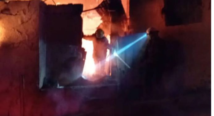 Tres personas fallecieron en incendio de una vivienda en Catia