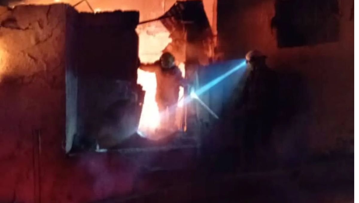 Tres personas fallecieron en incendio de una vivienda en Catia