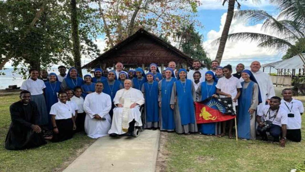 Director de orquesta venezolano dirigió a niños que ofrecieron concierto al papa