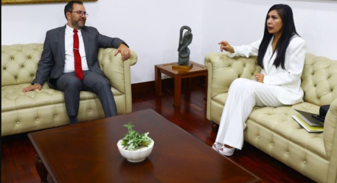 Embajadora Gladys Gutiérrez se reúne en Caracas con canciller para «definir acciones»