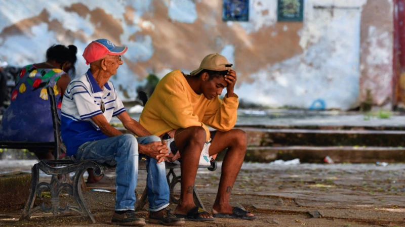 “La poca comida que tenía se pudrió”: por qué Cuba está sufriendo los peores apagones de los últimos años