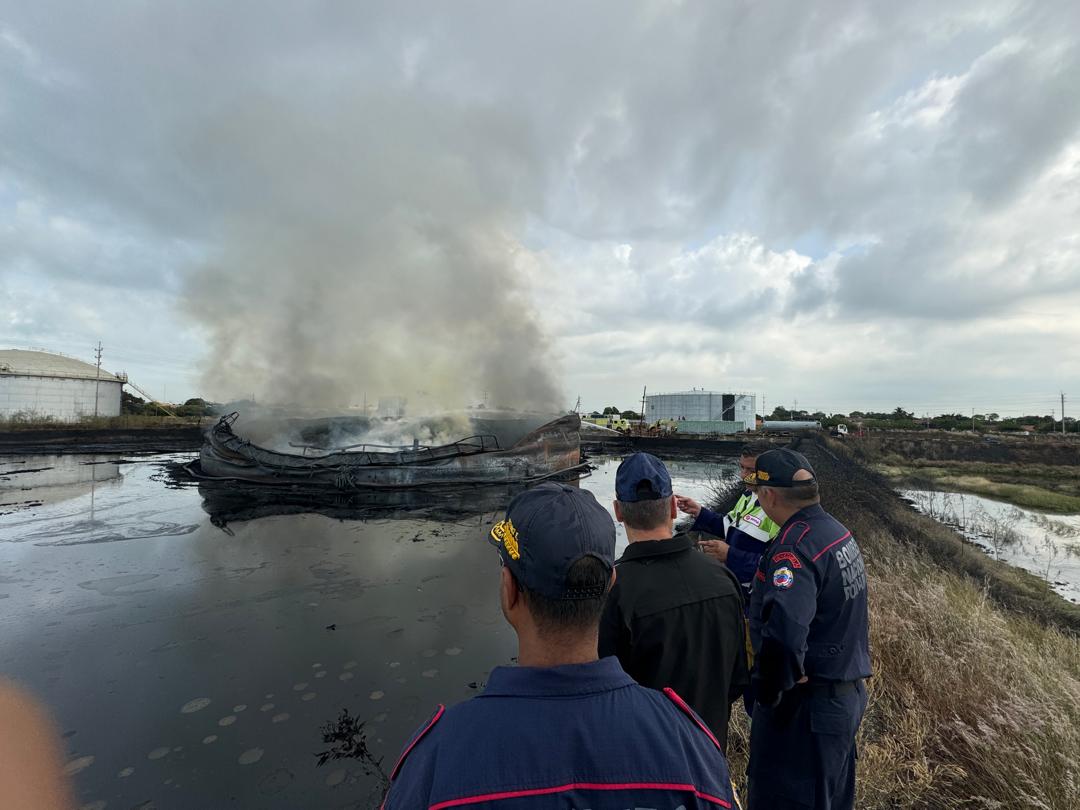 Pdvsa confirma que un rayo causó siniestro en tanque de Cabimas que dejó 26 personas heridas