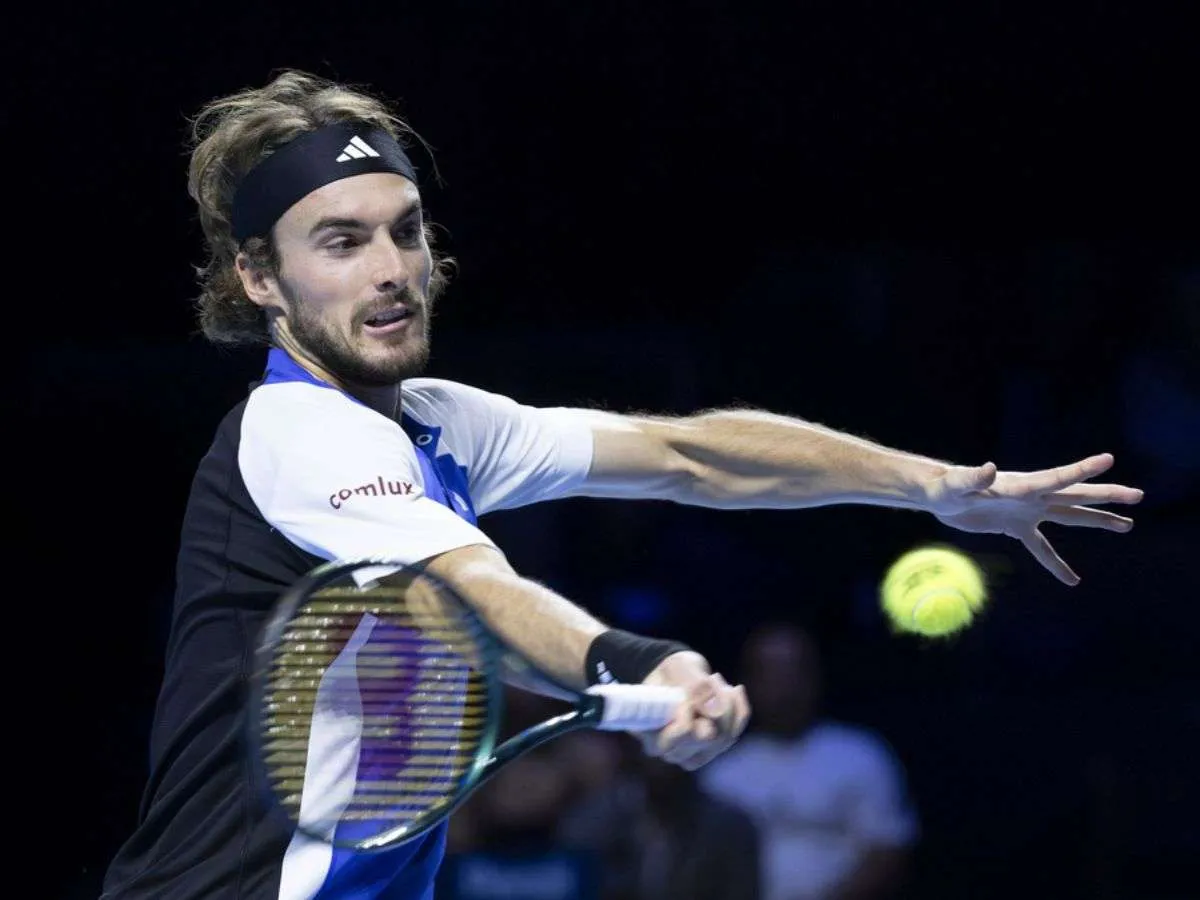 Tsitsipas avanza a los cuartos de París