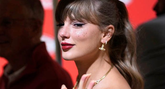 Taylor Swift superó a Rihanna como la artista más rica del mundo