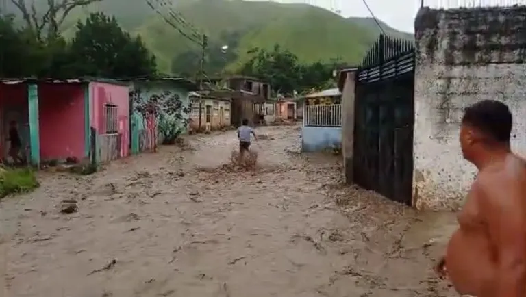 Alerta por fuertes lluvias en municipios Montes y Bermúdez del estado Sucre