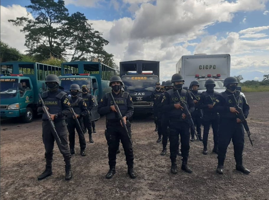 Capturada por posesión ilícita de material de guerra