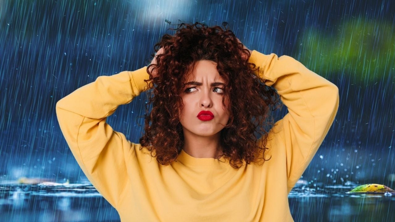 Despídete del frizz con la mascarilla casera más barata que protege tu cabello en días de lluvias