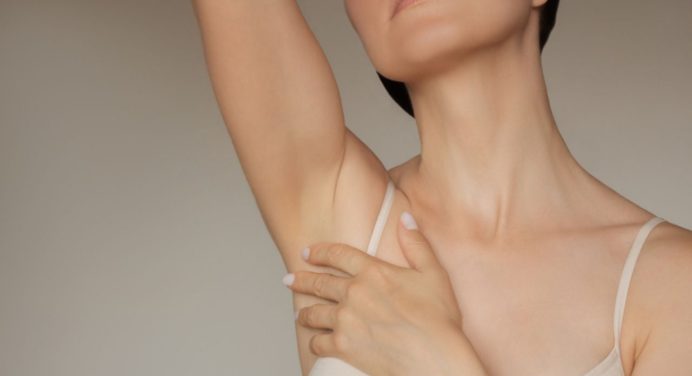 El eficaz remedio casero para eliminar las manchas de las axilas con un ingrediente de cocina