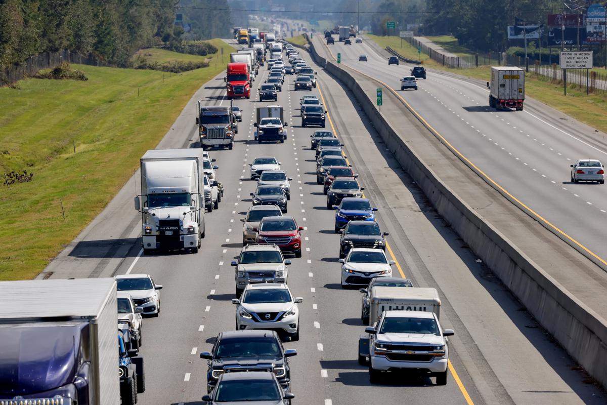 Comienzan a llenarse los refugios mientras miles evacúan en Florida ante llegada de Milton