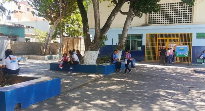 Docentes de Nueva Esparta inician año escolar 2024-2025 con horarios mosaicos