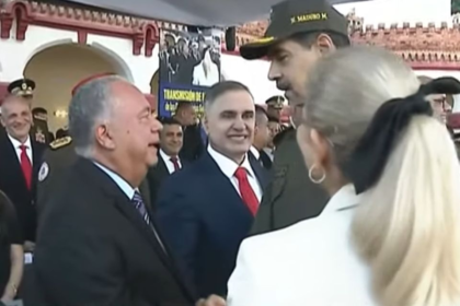 Amoroso apareció en el Cuartel de la Montaña, junto a los jefes de los poderes públicos, durante los actos de transmisión de mando de varios componentes de la Fuerza Armada, el Sebin y la Dgcim.