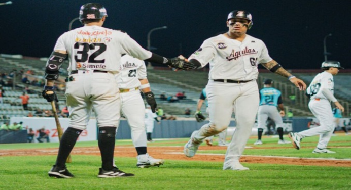 Águilas deja en el terreno a Bravos para celebrar su tercer triunfo al hilo