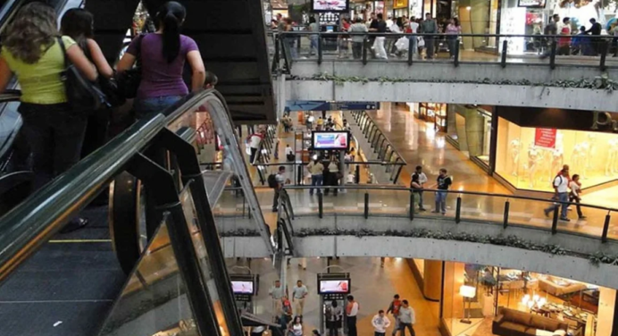 Para facilitar este proceso, se planea instalar quioscos o stands en diversos centros comerciales donde tanto consumidores como comerciantes podrán presentar sus quejas y preocupaciones relacionadas con el tipo de cambio.