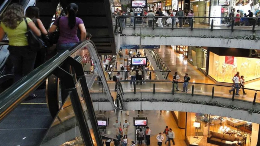 Para facilitar este proceso, se planea instalar quioscos o stands en diversos centros comerciales donde tanto consumidores como comerciantes podrán presentar sus quejas y preocupaciones relacionadas con el tipo de cambio.