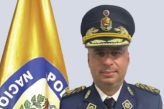 En este contexto, juró "proteger y servir" a cada ciudadano del municipio, objetivo que logrará "fomentando un ambiente de paz, tranquilidad y colaboración", en aras de "crear un vínculo sólido entre la policíay ustedes, nuestros vecinos".