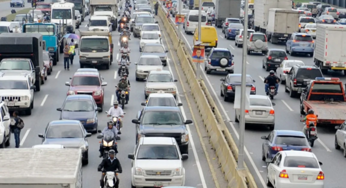 ¡Atención! Arranca cobro de multas por circular sin placas en Caracas 