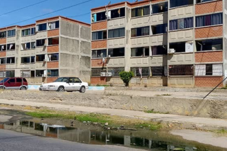 Familias de Campomar exigen solución a problemas de aguas negras en Av. Bolívar