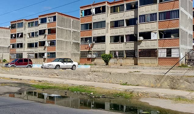 Familias de Campomar exigen solución a problemas de aguas negras en Av. Bolívar