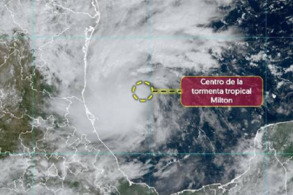 Huracán Milton alcanza categoría 2 y se fortalece en la península del Yucatán en México