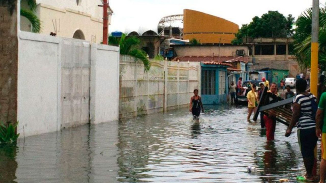 Más de 25 familias afectadas por intensas lluvias en Ciudad Bolívar